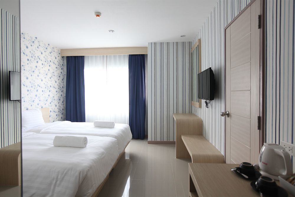 Ocean And Ole Patong Hotel Exterior photo