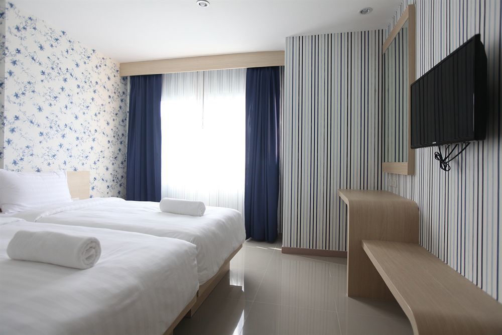 Ocean And Ole Patong Hotel Exterior photo